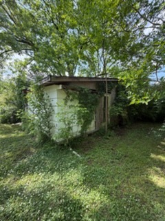 1bd/1ba structure on .37 acres available in Rossville photo 2