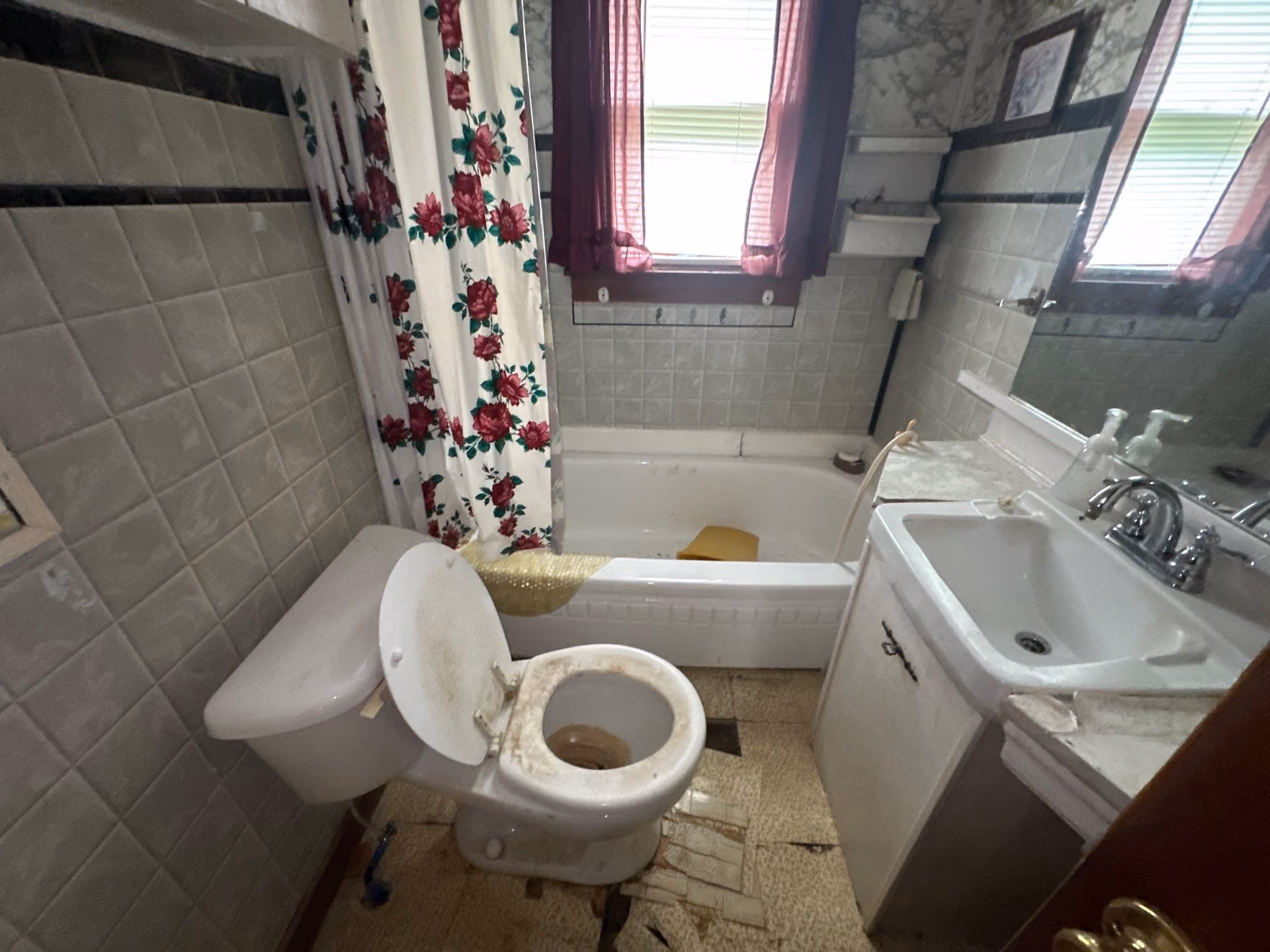 3bd/1ba home available in Johnson City! photo 3
