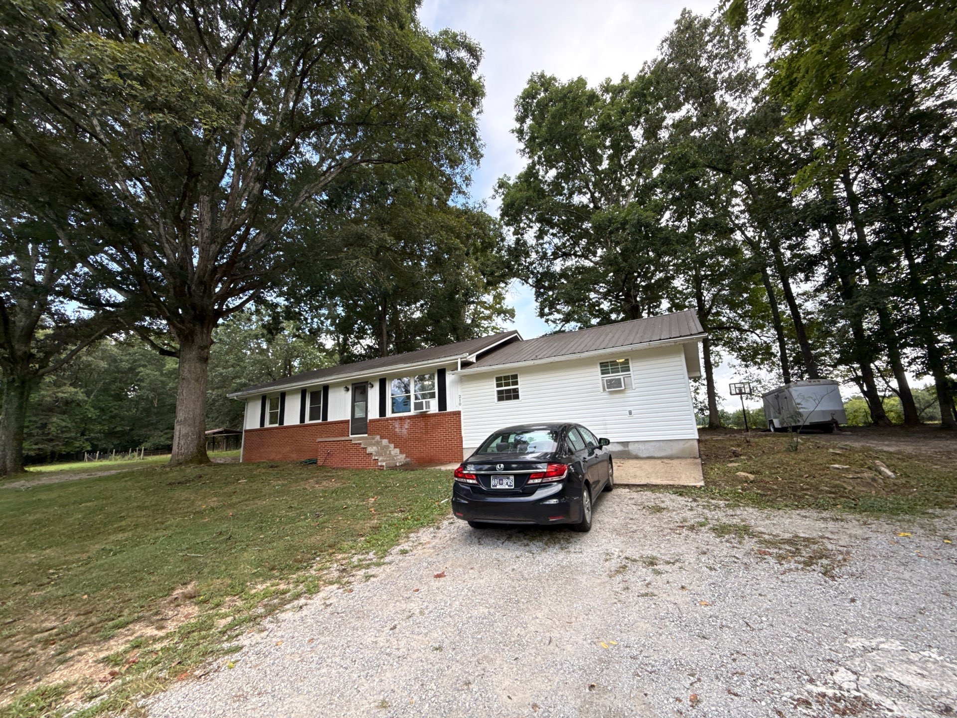 4bd/2bath quick flip available in Harriman on 1.88 acres! photo 2