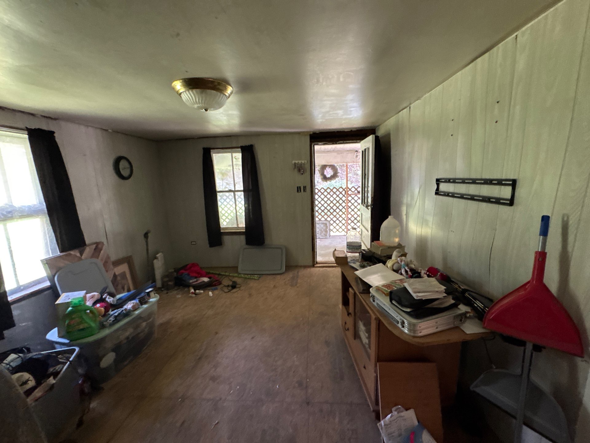2bd/1bath home with additional lot available in Spring City! photo 2