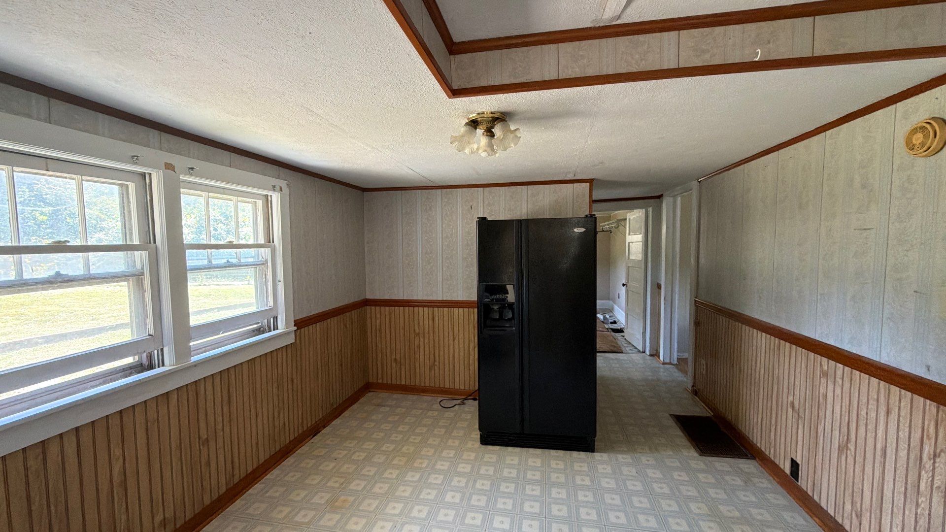 3bd/1ba home available in Johnson City! photo 3
