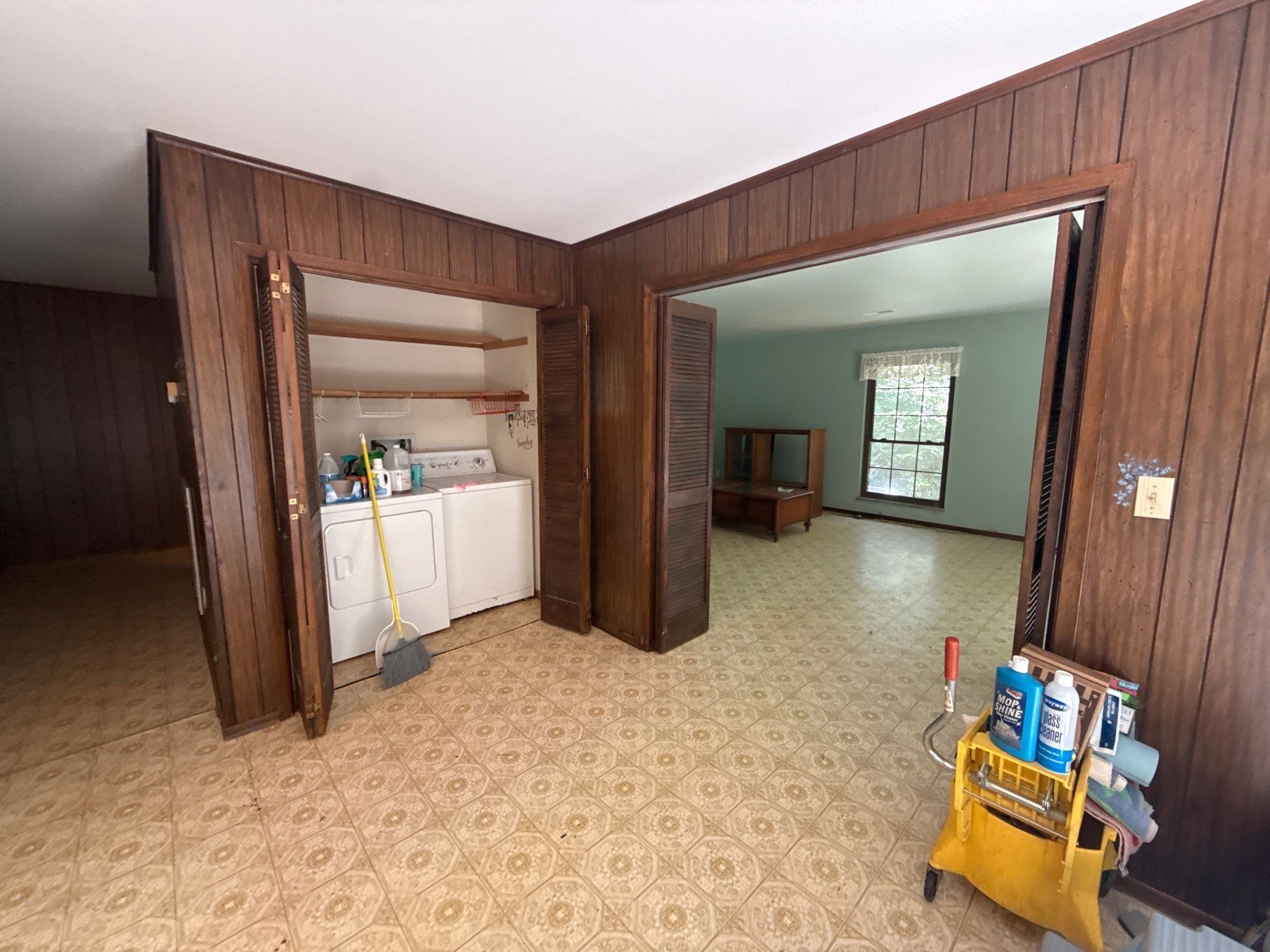 3bd/2bath home on 2.3 acres available in Seymour! photo 5